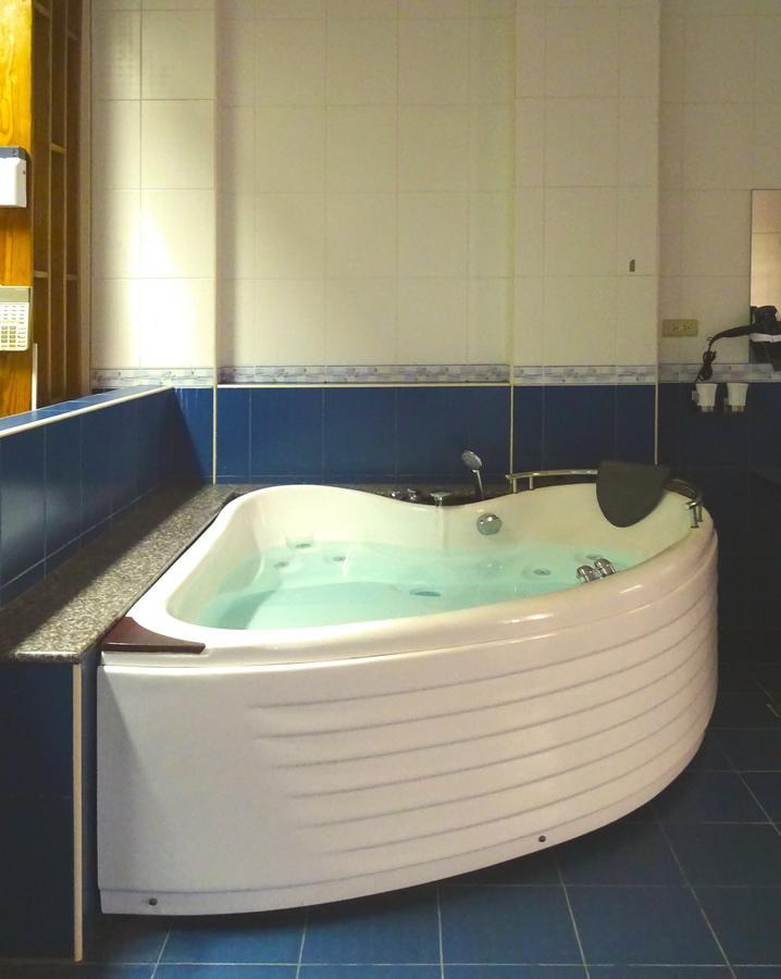 Dolphin Castle Bed and Breakfast Donggang Εξωτερικό φωτογραφία